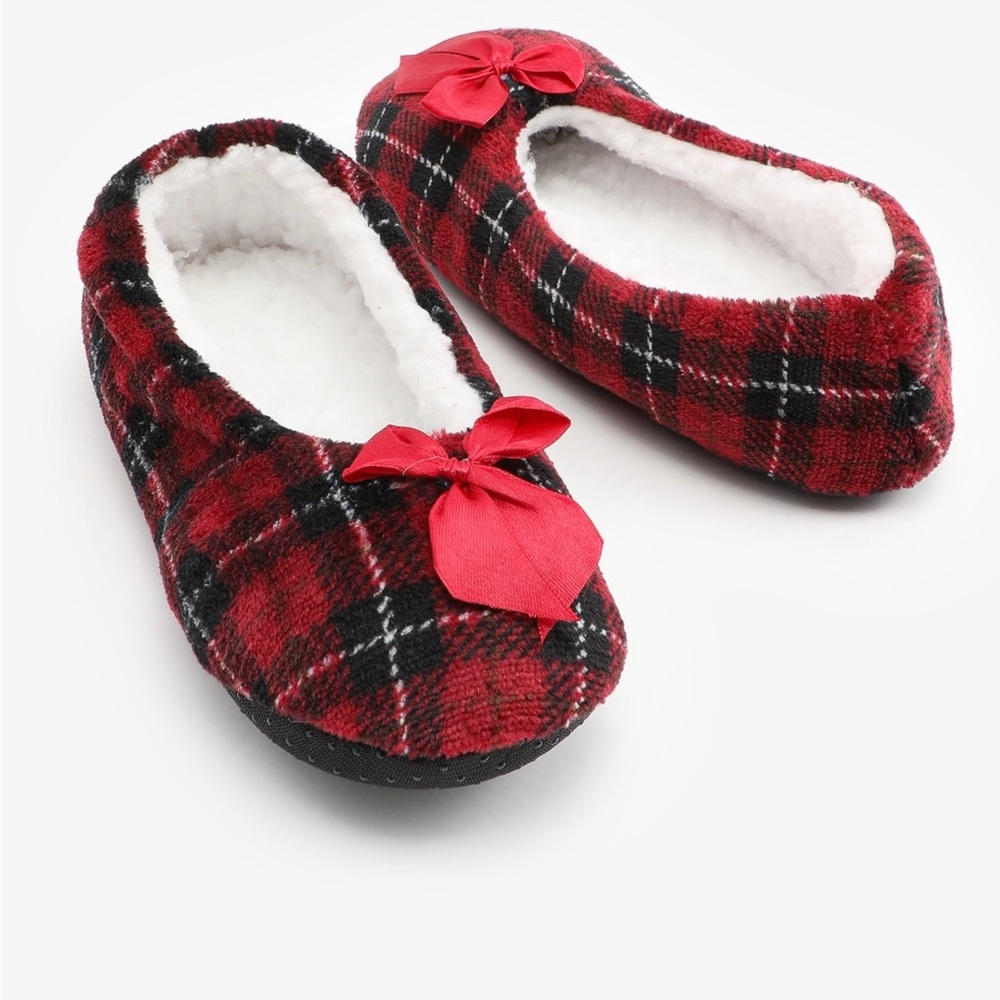 Ardene Plaid Slipper Socks / Size: S-M /NWT